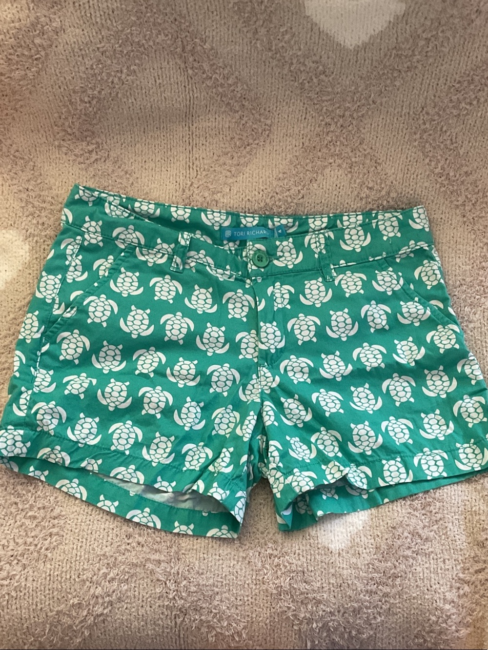 Tori Richard Teal Shorts with White Turtle Print  New without tags Size 4
